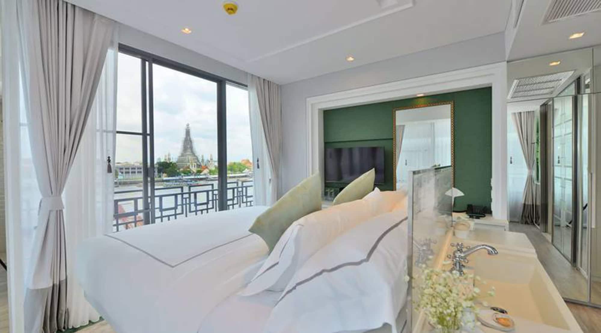 Khách sạn Riva Arun Bangkok